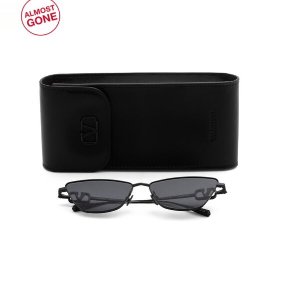 VALENTINO Accessories - VALENTINO Black 61mm Cat Eye Sunglasses